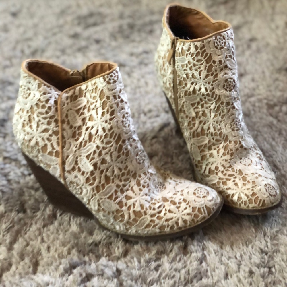 Lace Booties - Picture 2 of 3